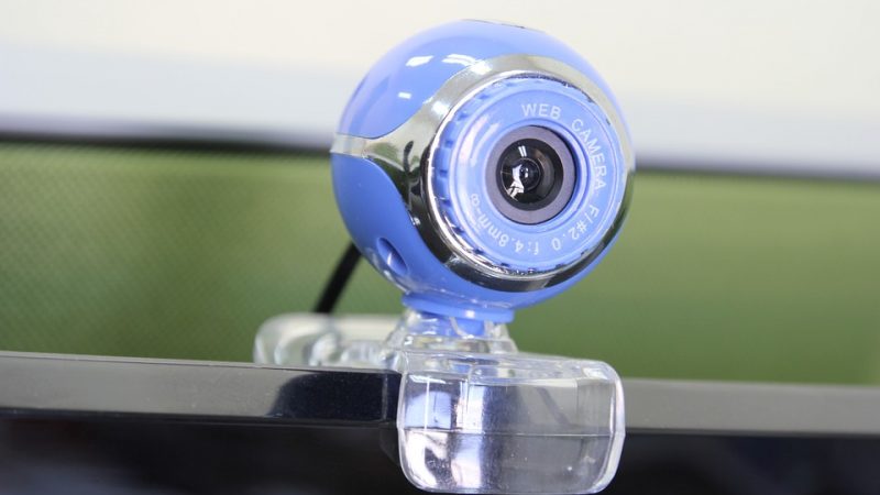 Eye-tracking w psychologii. Badania w laboratorium czy w terenie?