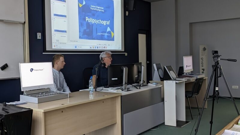 Polipsychograf na National-Louis University