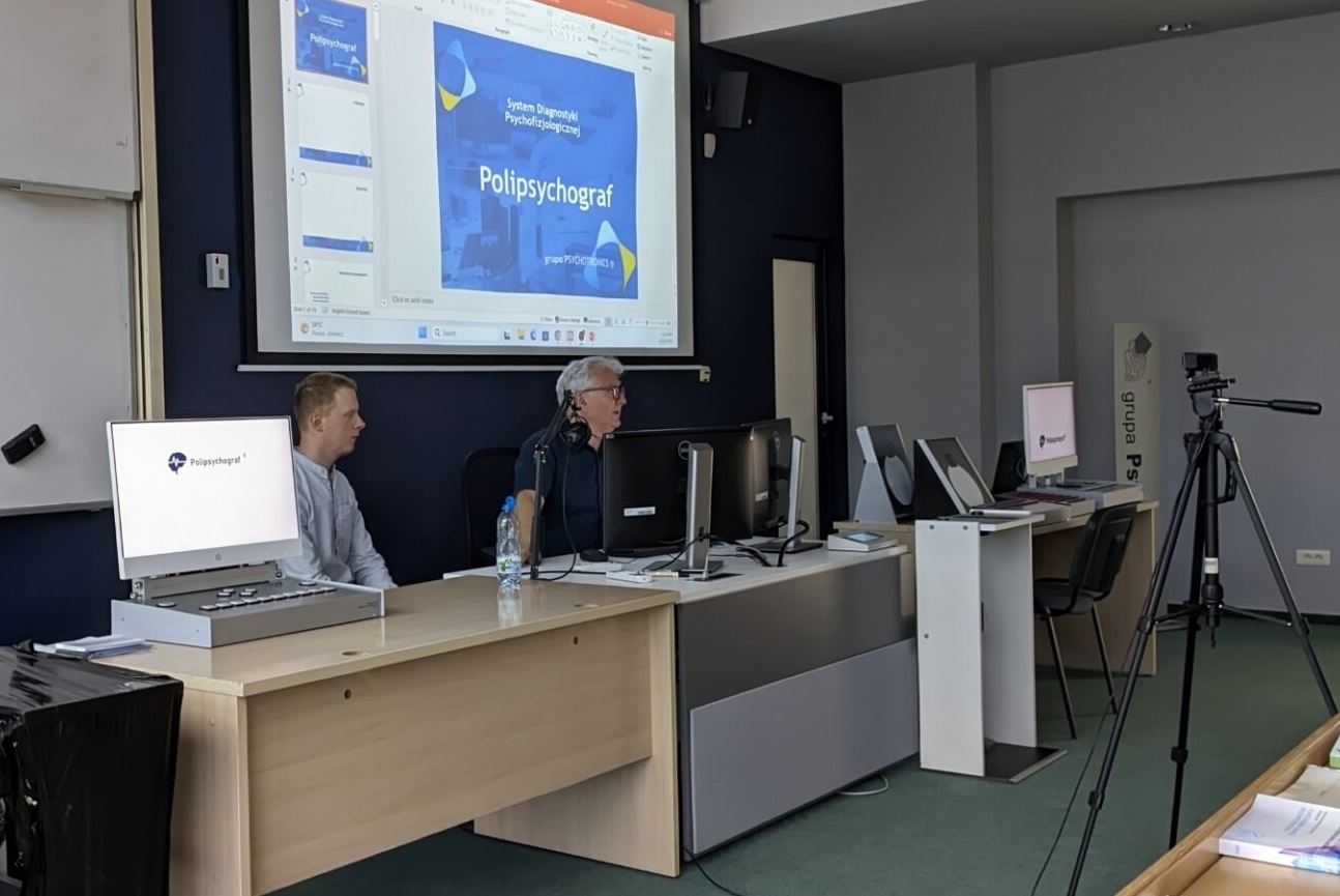 Polipsychograf na National-Louis University